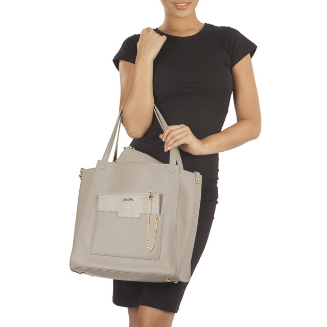 Image of  ON THE GO GREY SHOUDLER BAG